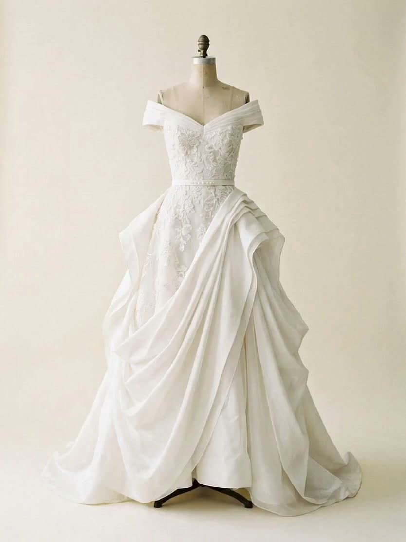 Robe de mariée sur mannequin, vue de face
